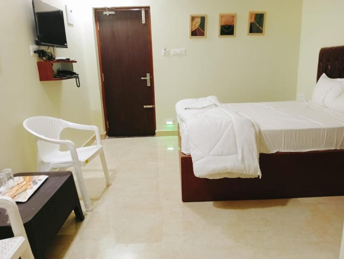 The Paradise Guest Inn Nellore Esterno foto
